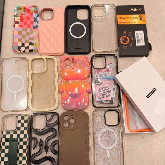 Assorted Phone Cases Collection - Picture 2 of 2